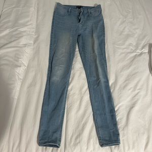 Abercrombie Light Wash High Rise Skinny Jean Size 29L